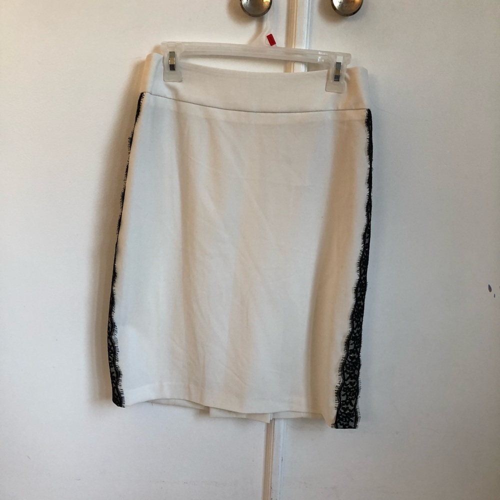 ✨NEW W/ TAGS ✨ White pencil skirt